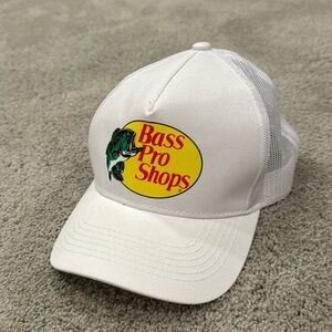 🚨Bass Pro Mesh Trucker Hat🚨